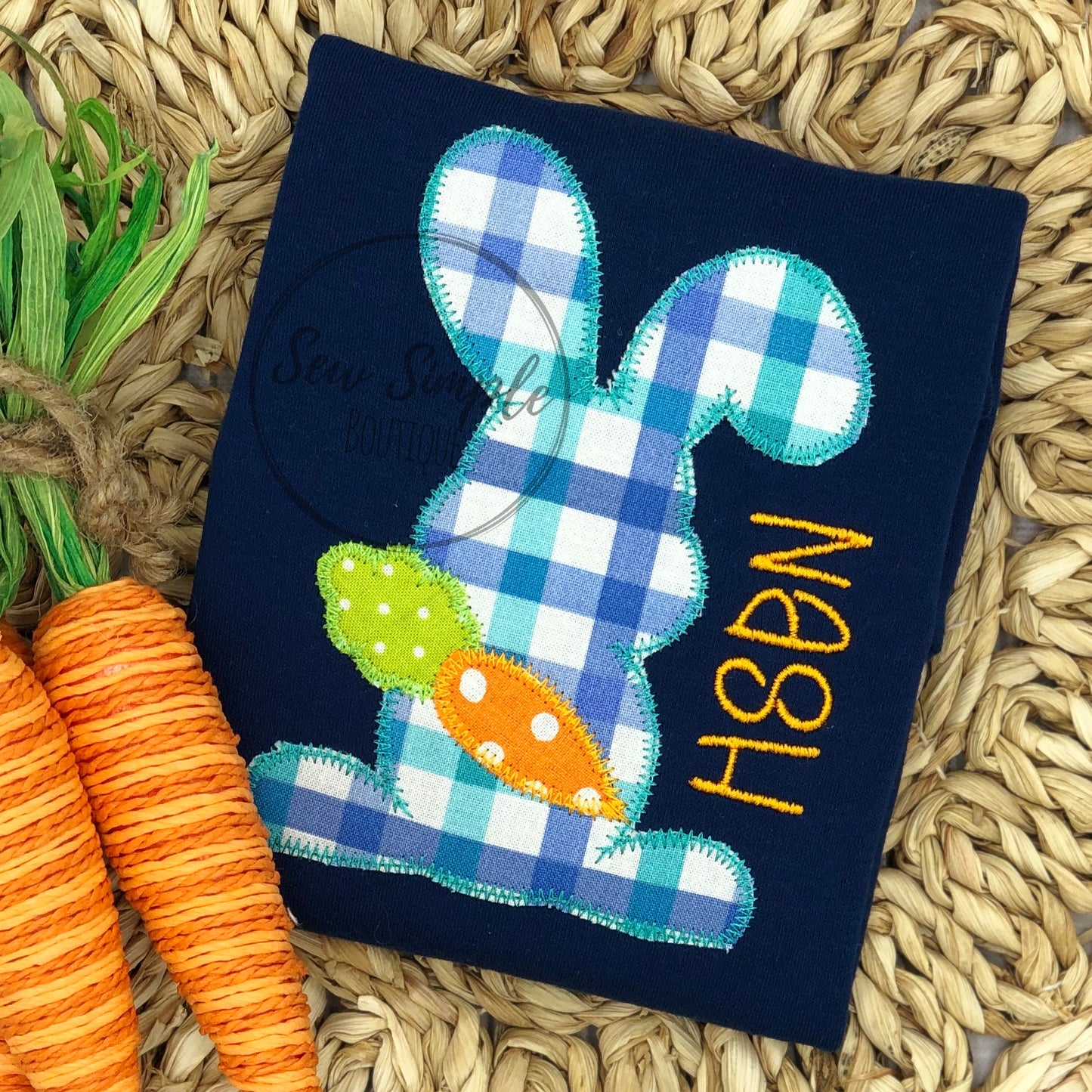 BUNNY WITH CARROT OUTLINE